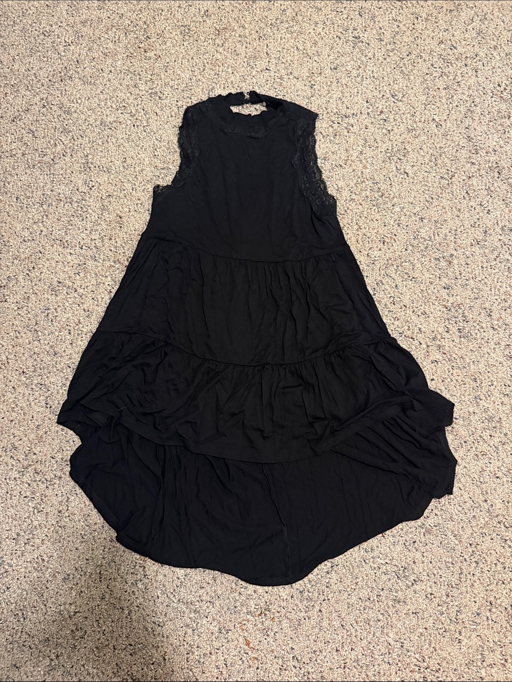Sleeveless Black Tiered lace Loose top! - Size S GIMMICKS